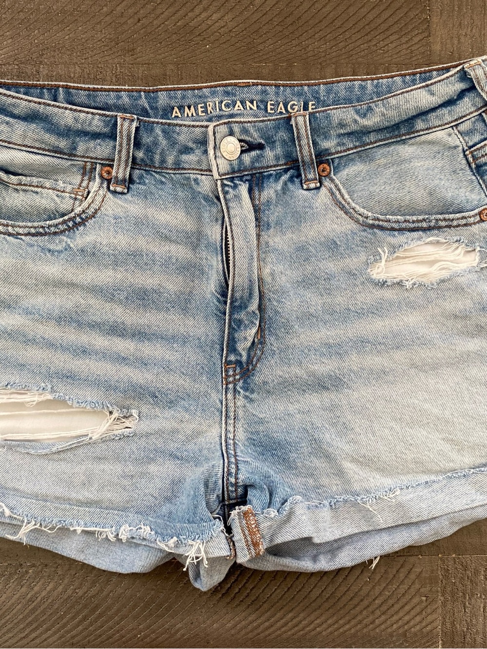 American Eagle Strigid Mom Shorts Womens Sz 8 Light Wash Distressed Denim